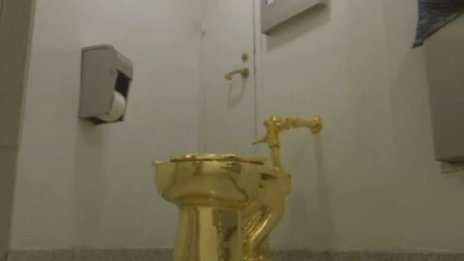 Условна присъда за мъж, участвал в кражбата на златна тоалетна на Острова