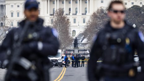 Вашингтонската полиция арестувал мъж, насочил се към Капитолия със заредена пушка