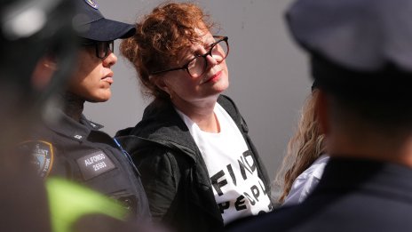 Сюзън Сарандън и още десетки са арестувани при протест срещу Нетаняху 