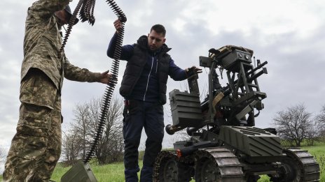 Дронове вместо хора: Украйна намира решение на опасната фронтова логистика