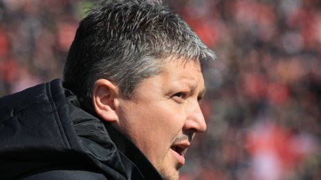 Откривателят на Любо Пенев пред "Марка": Състоянието му е много тревожно