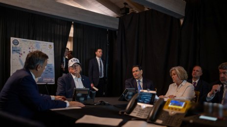 Сгушен в Мар-а-Лаго, Тръмп превърна клуба си в импровизирана ситуационна стая