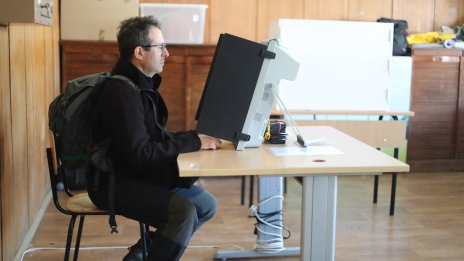 "Галъп": Българите нямат доверие в нищо