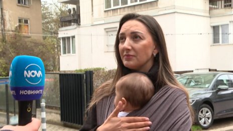 Депутатката с бебето: Чарлиз Екатерина е едно спокойно бижу