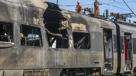 Масирана атака: Руски дронове и ракети поразиха жп възел край Киев