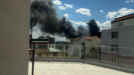 Гори строителна борса във Варна