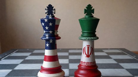 Войната в Иран носи страх за България, но не и риск за българина