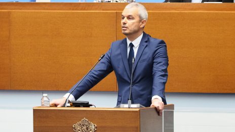 Костадинов настоява за незабавна оставка на кабинета