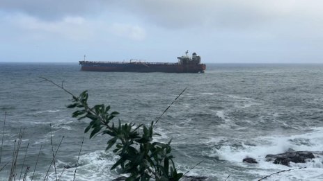 Отлагат изтеглянето на танкера "Кайрос", изоставен край Ахтопол