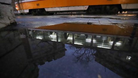 Дъждовна и облачна неделя, на много места ще вали