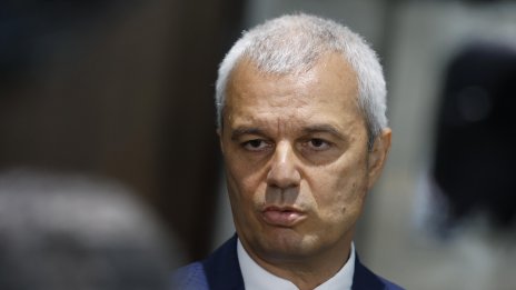 Костадинов към Стоянов: Да се занимава с националната сигурност, а не с хибридни операции