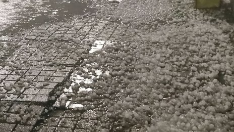 30 литра на квадратен метър се изляха в Петрич, градът се наводни ВИДЕО