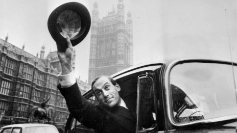 Гей връзка, заговор и мъртво куче: Секс скандалът от 70-те, който разтърси Великобритания 