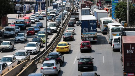 Глоба до 350 евро за каране на заден ход в Гърция