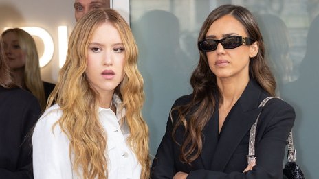 Джесика Алба и 14-годишната ѝ дъщеря блеснаха на дефилето на Fendi в Милано