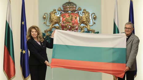 Йотова връчи трибагреника на 35-та българска антарктическа експедиция (СНИМКИ)