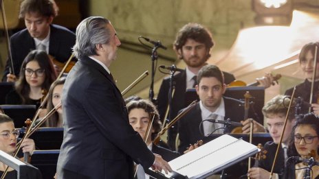 Маестро Рикардо Мути ще дирижира концерт в затвор в Милано