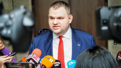 Пеевски честити на ромите: Няма да допусна да ви третират като втора класа хора!