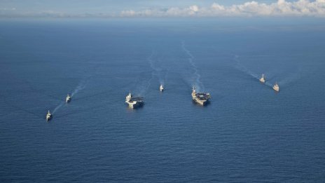 Самолетоносачът USS George H.W. Bush е засечен в Индийския океан