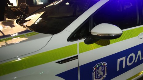 Спасиха тригодишно дете, висящо от тераса на осмия етаж в Ямбол