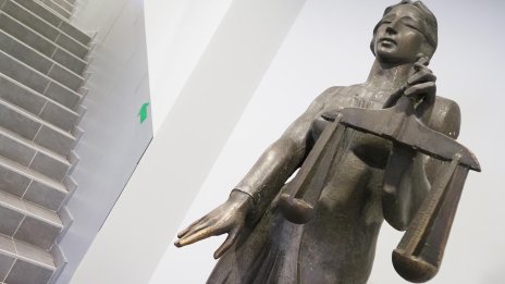 Лекари от Пловдив с обвинение за държане на метадон, в кабинета им – 1 млн. лв.