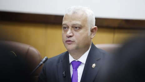 Емил Дечев: Има противоречия за полетите на Пеевски и паспорта на Атанасова