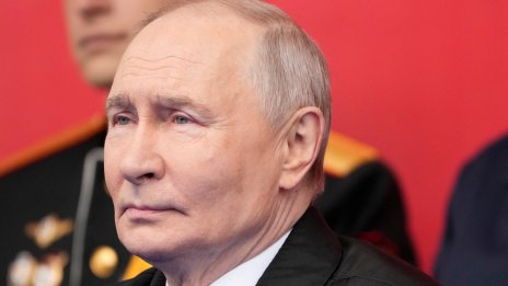 В кадър: Русия отбеляза Деня на победата със значително по-малък парад