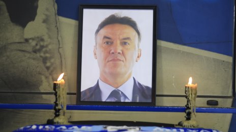 България се прощава с футболната легенда Боби Михайлов