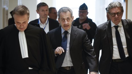 Френската прокуратура поиска 7 г. затвор за Саркози за получаване на пари от Кадафи
