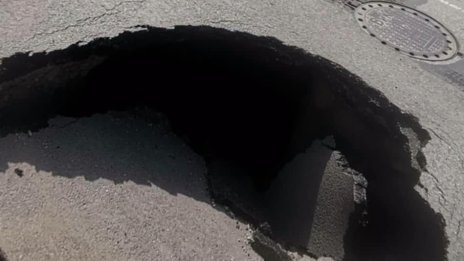 Огромна дупка зейна на столичния бул. &ldquo;Ал. Малинов&rdquo; ВИДЕО