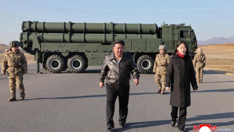 Северна Корея е провела изпитания на ракети с касетъчни боеприпаси