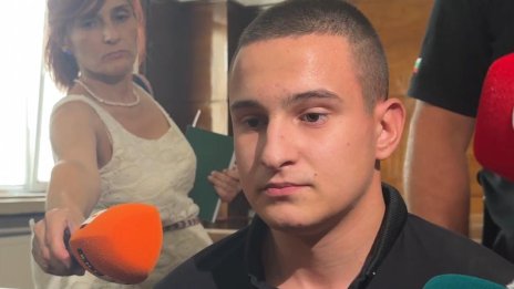 Русенци протестират, искат освобождаването на младежите, пребили полицейския шеф