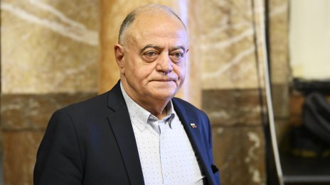 Ген. Атанасов: Притеснителен е сценарий, при който Радев става премиер, а Йотова &ndash; президент