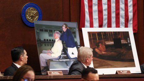 Хилари Клинтън твърди, че тя и Бил "нямат връзки с Епстийн&ldquo;