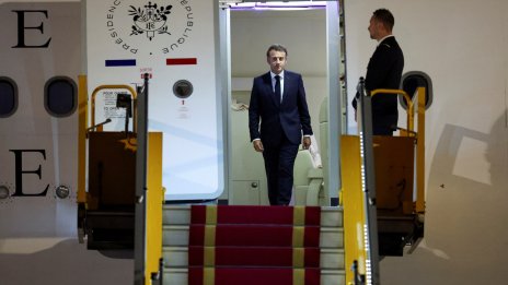 Макрон пристигна във Виетнам