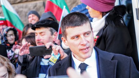  „Величие“ влязоха в сградата на НС съпроводени от свои симпатизанти