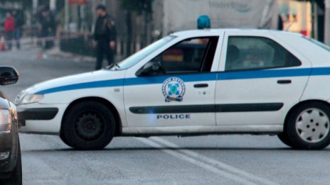 Въоръжени с калашници отмъкнаха 32 хиляди евро край Атина