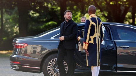 Sharp Dressed Man: Какво стои зад решението на Зеленски да смени стила на обличане?