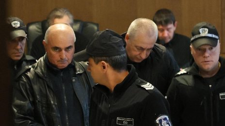 Оставиха в ареста "приятелите" на Роби Уилямс, упорито си искали рушвет от шофьорите