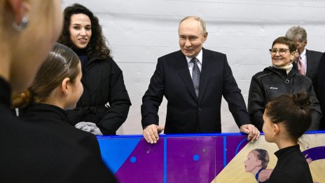 Подутата ръка на Путин отново предизвика спекулации за здравето му ВИДЕО 