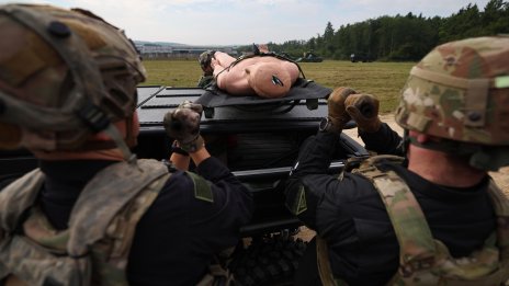 Германия успешно тества израелската ракетна система "Лора"