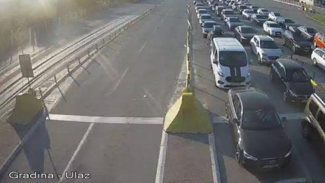 Засилен трафик на две ключови граници: Къде се образуват опашки за камиони