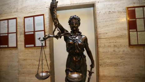 Зловещо: Педиатър е обвинен в 130 случая на сексуално насилие над деца