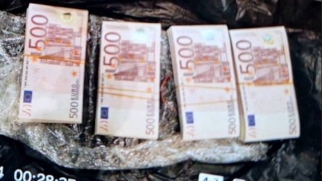 Резултатът от разкритата схема: 1,2 млн. фалшиви евро и килограм кока