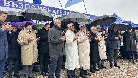 АПС поднесе венци на Тюркян чешма, изтъкнаха новата роля на Доган