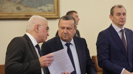 Адемов: Важното е кризата да не удари джоба на българина