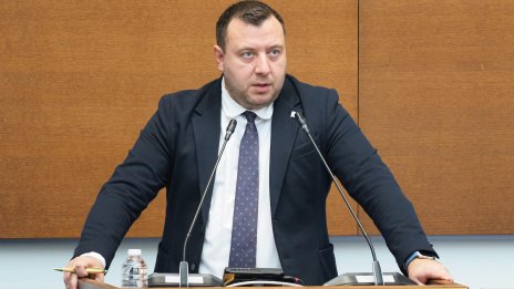 "Възраждане" предлага да внасяме нефт от Русия