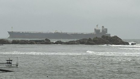 В понеделник се очаква да започне евакуация на кораба "Кайрос" край Ахтопол