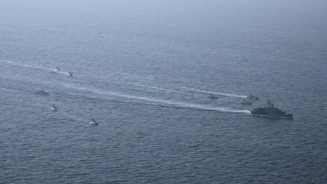 Кораб за насипни товари е ударен от снаряд близо до Дубай