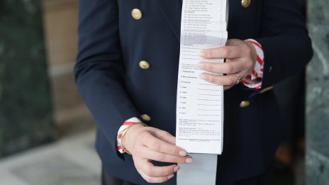 "Алфа рисърч": ПБ на Радев - 34,2%, БСП на кантар, "Сияние" - интересен феномен